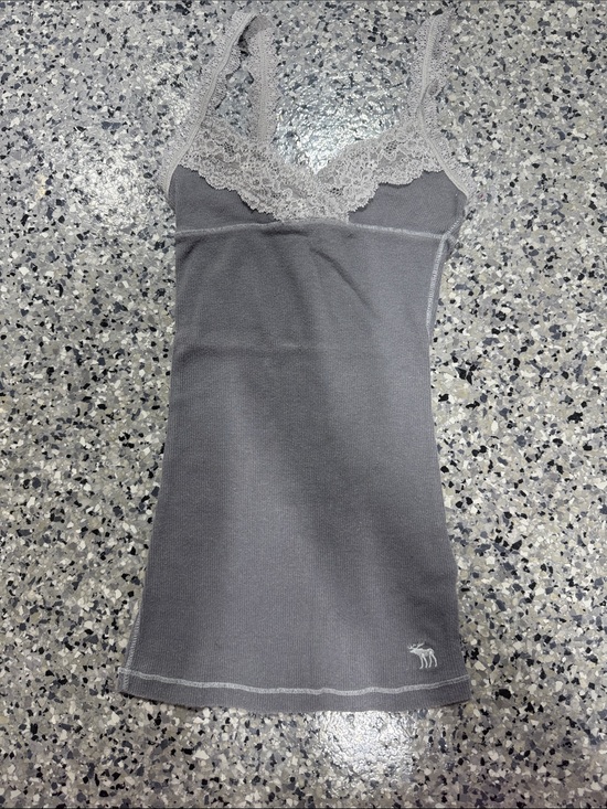 abercrombie kids Other - abercrombie kids Gray Lace-Trim Tank Top